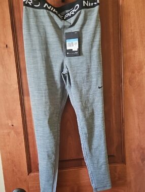 New With Tags Nike Women Trainint Pro Tight Pants